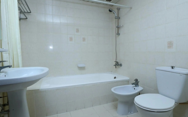 OYO 112 Semiramis Hotel