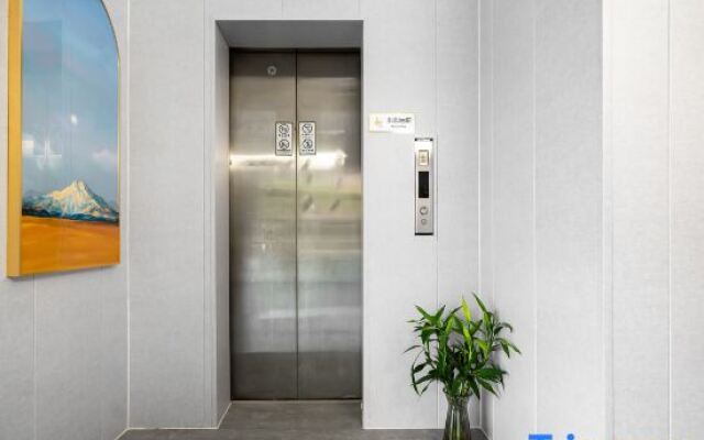 Mijia Youth Hotel (Shanghai Hongqiao Luohe Luo Shop)