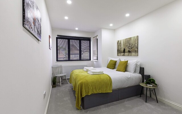 Spacious and Beautiful Apartment In Hanwell