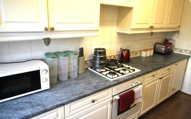Doncaster Central Apartment Sleeps 5 Very Quiet