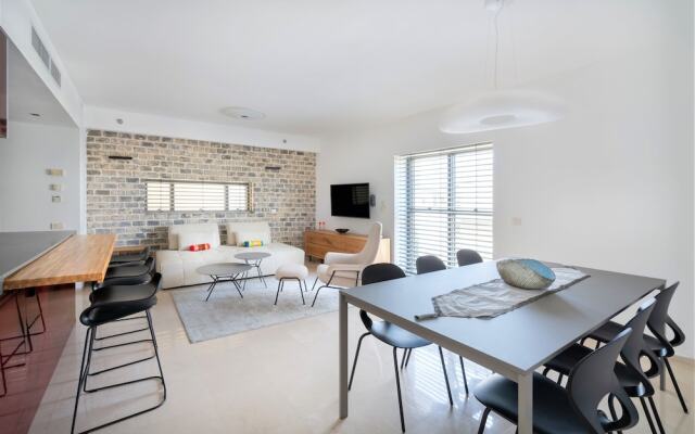 Bright and Clean Rothchild Quarter