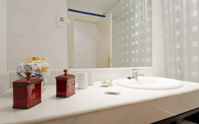Charming Apartment In The Heart Of Madrid