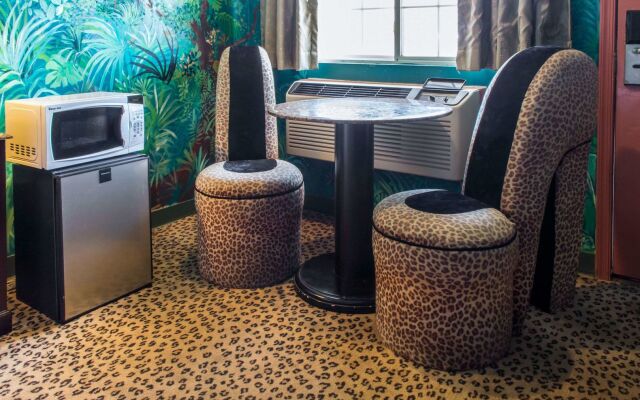 Delux Inn & Suites