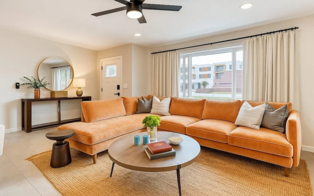 Brilliance-fire Pit & Foosball-walk to Old Town