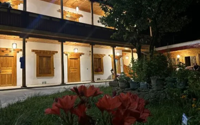 Danba Cosa Xikang Homestay