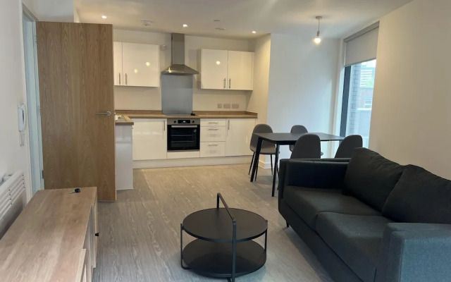 Charming 2-bed Apartment in Salford Newly Built