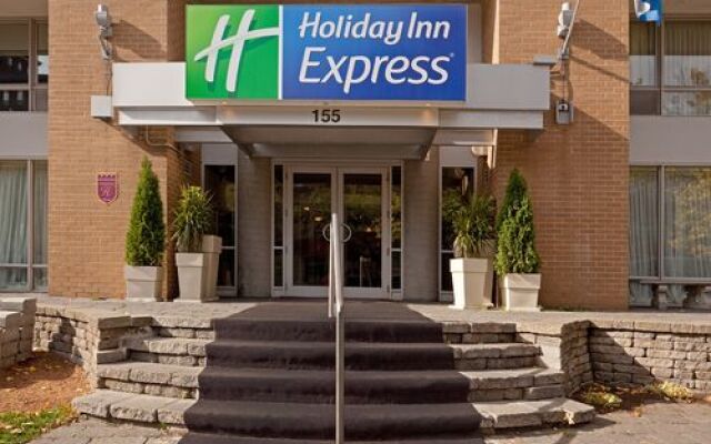 Hotel Faubourg Montreal - ex Holiday Inn Express Hotel & Suites Centr