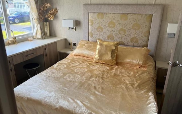 Holiday Cabin Sleeps 5, Pets, Edinburgh Festival