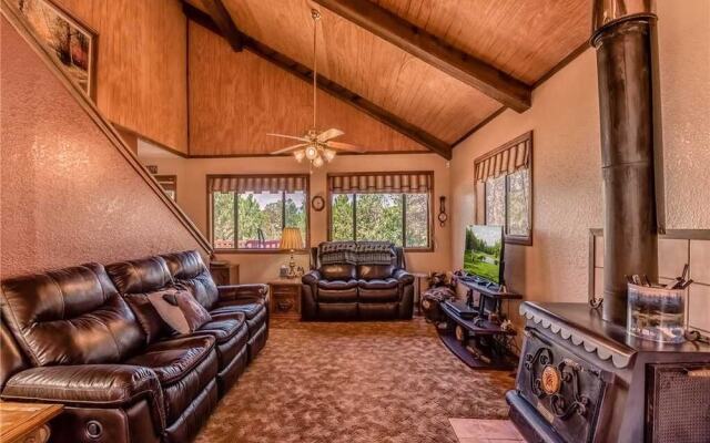 Mockingbird Cabin, 3 Bedrooms, Sleeps 8