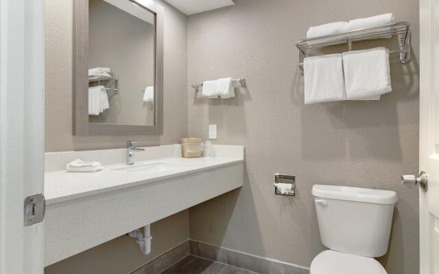 Red Roof Inn Plus+ Galveston - Beachfront