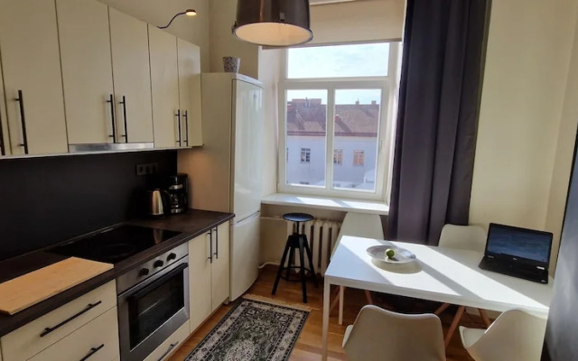 Tyzen38 Luxury Apartment
