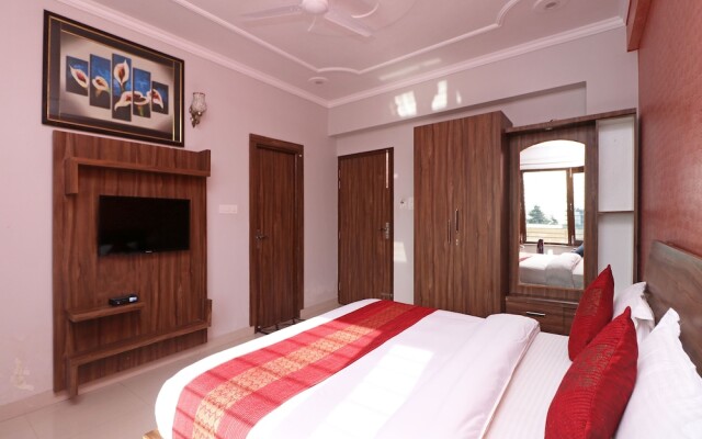OYO 11877 Royal Residency