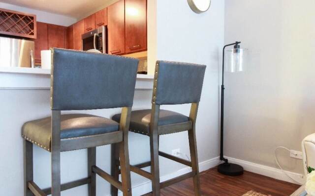 The Gulfstream - Vibrant Studio Heart of Downtown