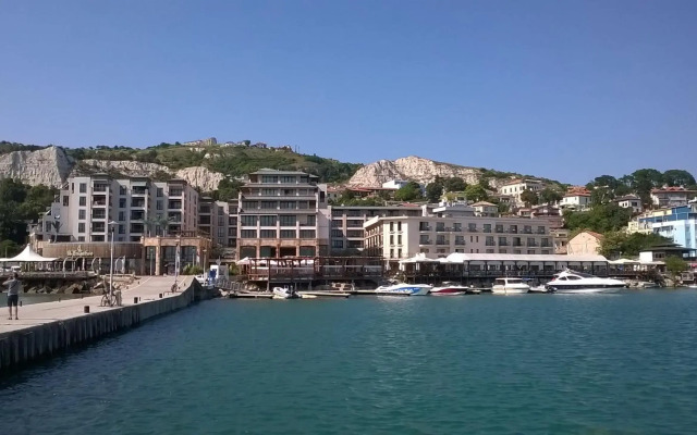 Marina City Hotel