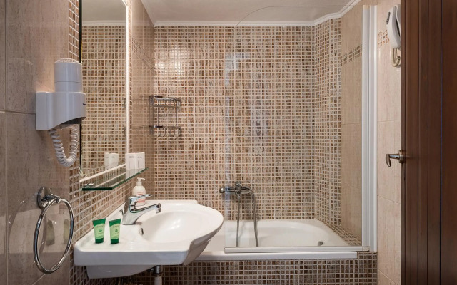 Geraniotis Hotel & Resort