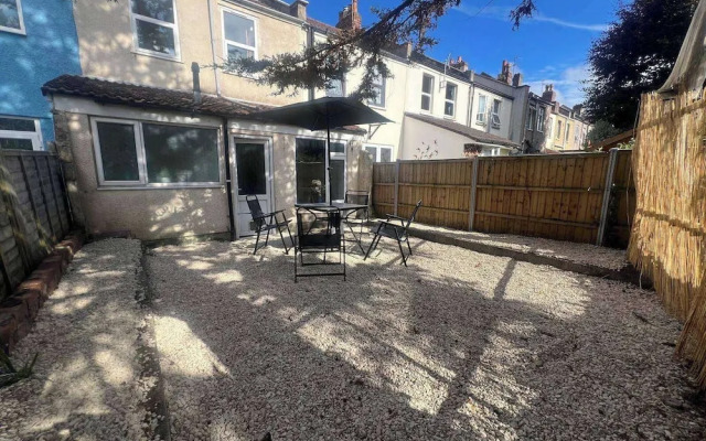 4 Bed House Sleeps 7-free Parking- Contractors