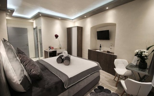 Alessio Premium Rooms - King Room 4