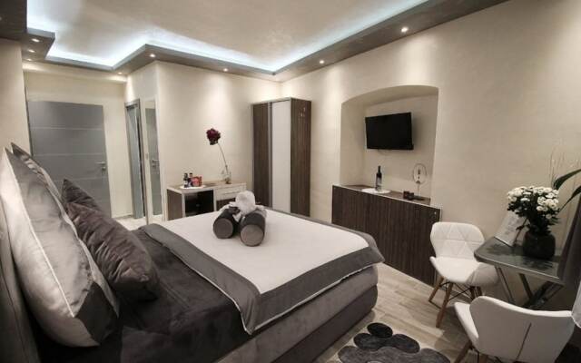 Alessio Premium Rooms - King Room 4
