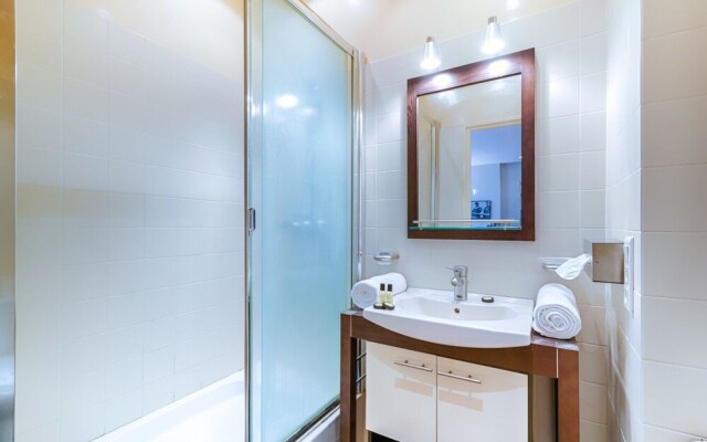 Large Air-conditioned One-room Apartment - Terrace