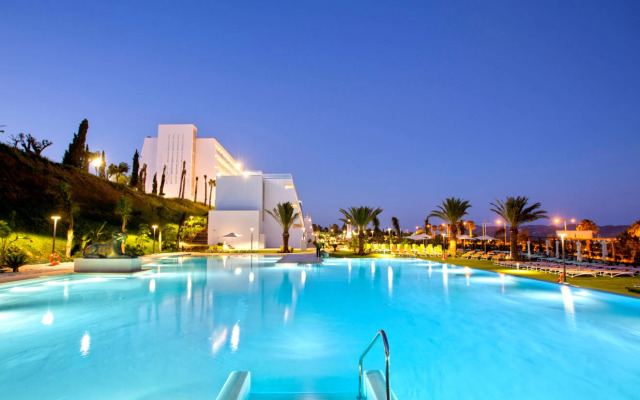 Grand Luxor Hotel & Village