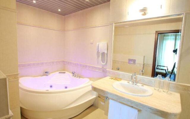 Efir Hotel