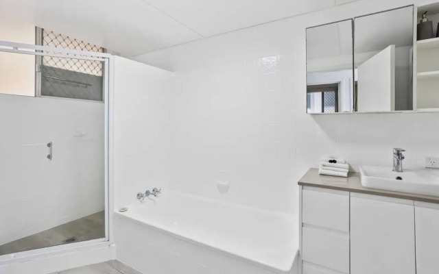 Iconic Burleigh Beachfront Apartment