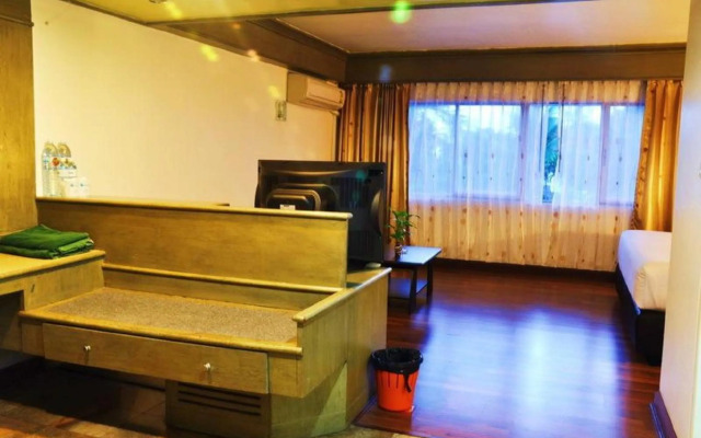 Basaya Beach Hotel & Resort