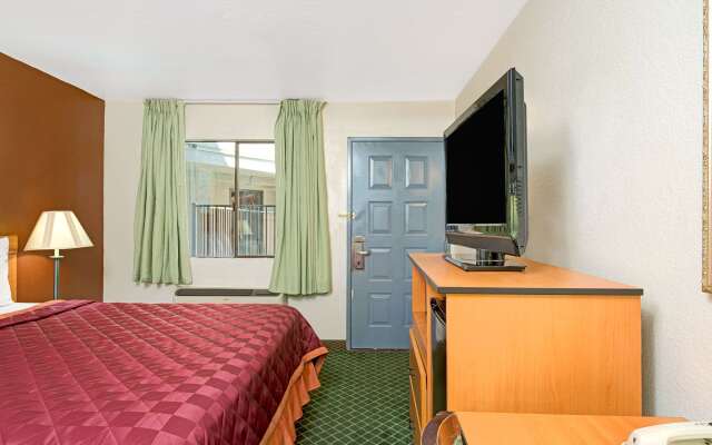 Travelodge by Wyndham Sacramento / Rancho Cordova