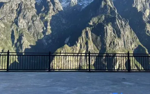 Tiger Jumping Gorge Yunyin Half Mountain Homestay
