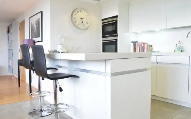 Spacious 2 Bedroom Penthouse in Islington