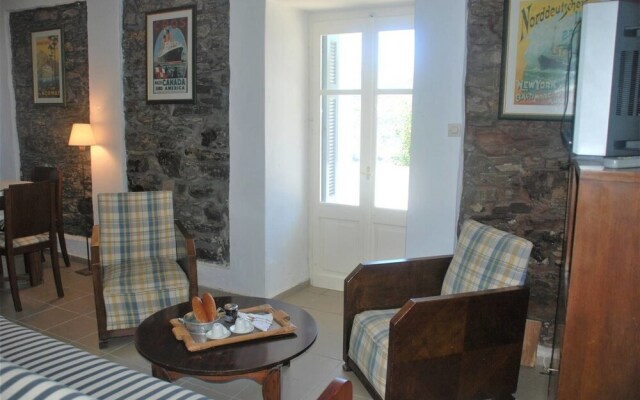 "Aura" apt in Stone Tower 1690 • Andros