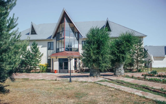 Sad Dolgoletiya Hotel