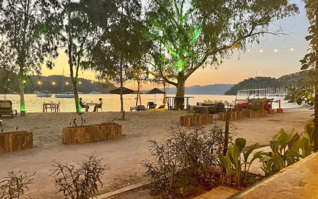 Marimare Beach & Bungalow Hotel