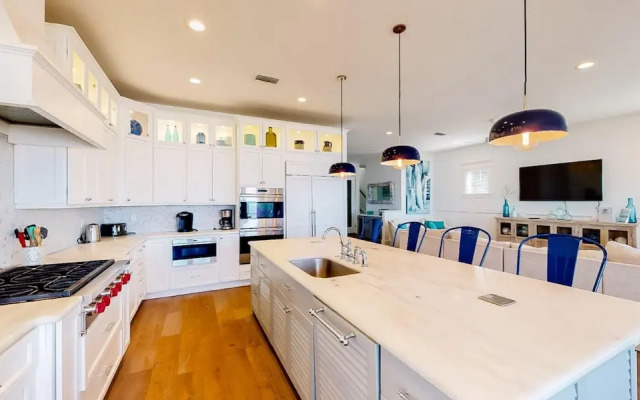 Paradise Beach by AMI Locals