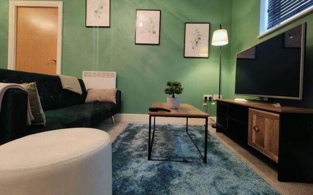 Stunning 2-bed Serviced Apartment in Swindon