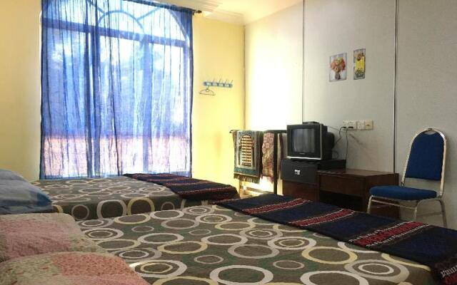 Azra Inn by OYO Rooms