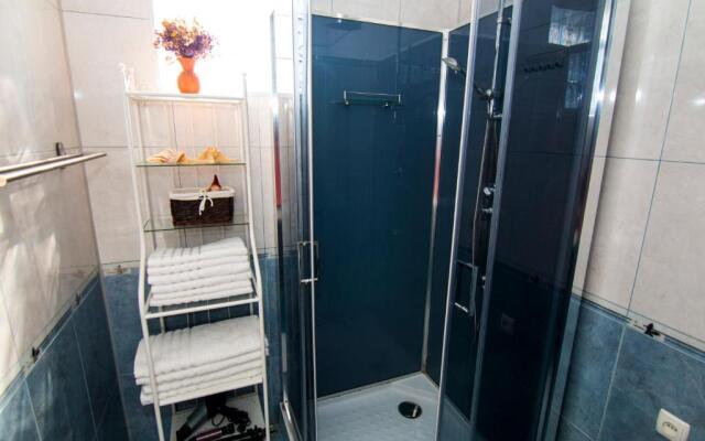 Charming Apartment in Villa near Airport