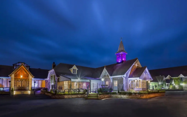 Treacys Oakwood Hotel