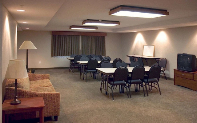 AmericInn Lodge & Suites Charlevoix