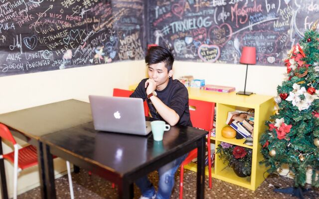 The Hive Singapore Hostel