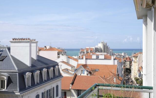 3 Bedrooms Hypercenter Terrace and Parking