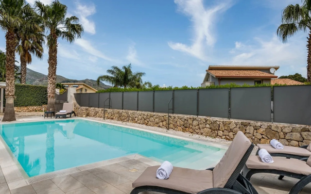 Villa Jacqueline con Piscina Privata 8 Posti Letto