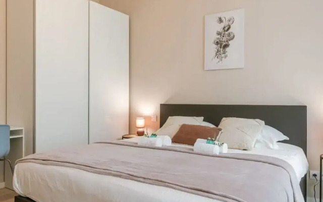 Bright Apartment Near the Beach