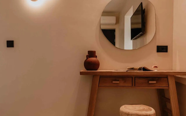 Ostrako Beachside Suites