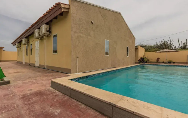 Rooi Santo Studio w King Size Bed Pool