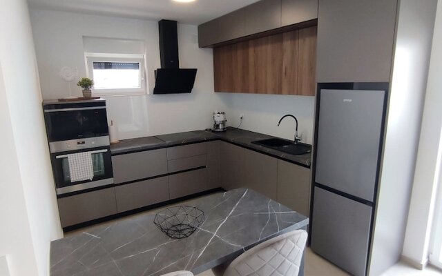 Brand new 3-bed Apartment