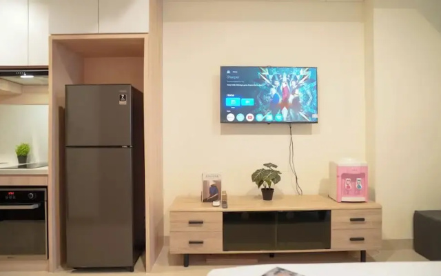 Spacious And Homey Studio At Cleon Park Apartment