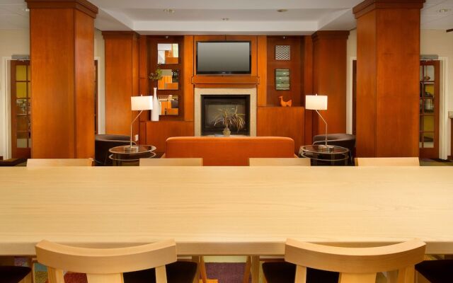 Fairfield Inn & Suites Marshall