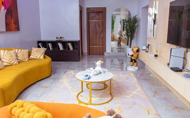 TM Luxe Stays Apartment