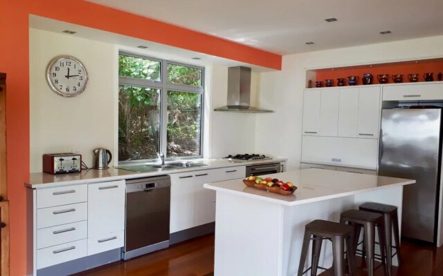 Campbells Bay Family Home With Cinema Near Beach